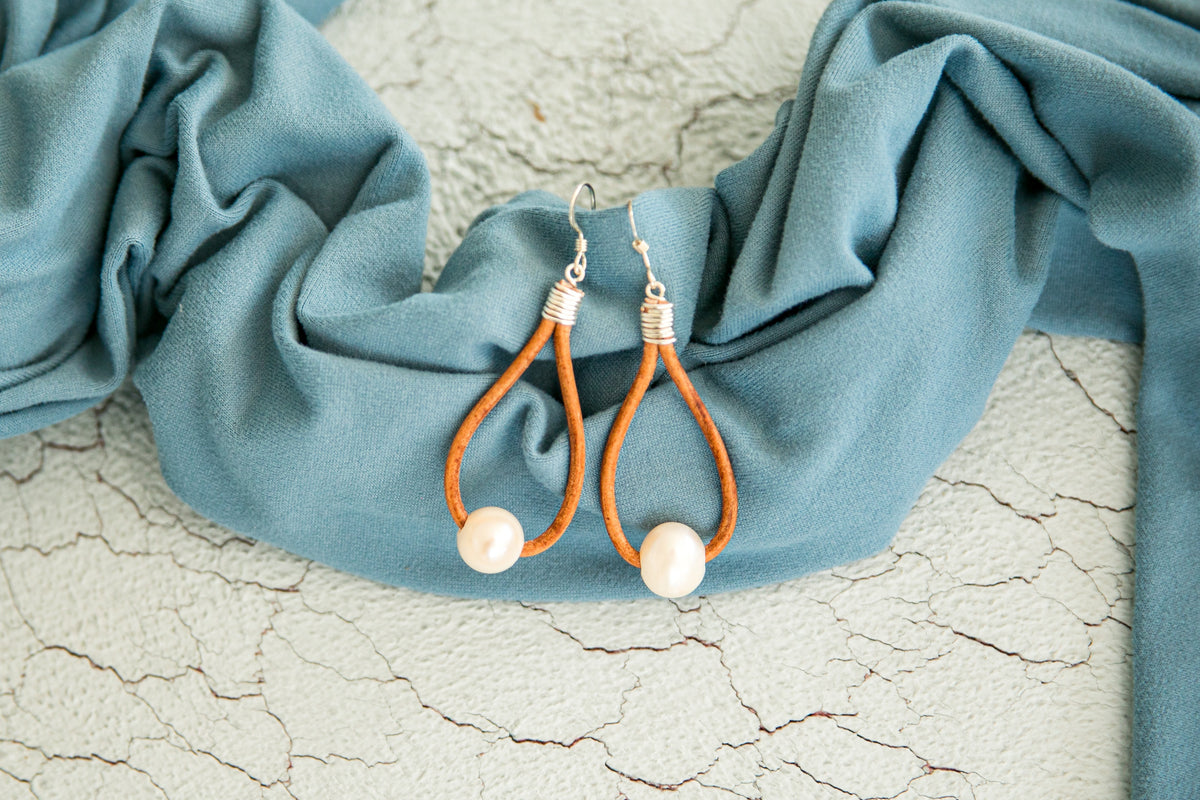 Seek Earrings -Black