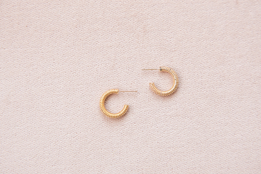 Ribbed Mini Golden Hoops