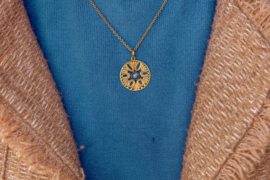 Sunlit Bloom Pendant Necklace