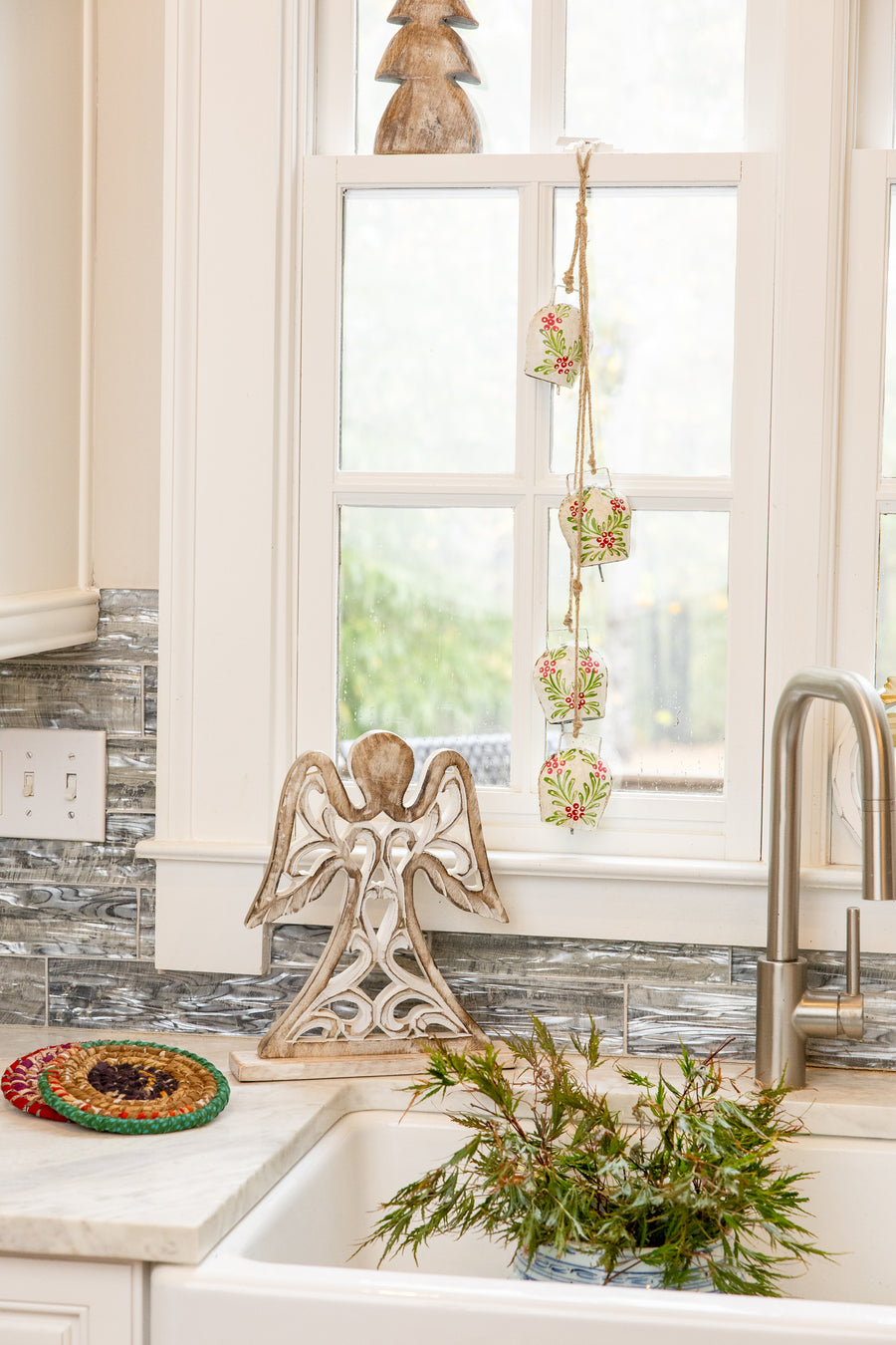 Holly Berry Bloom- 4 Bell Cluster