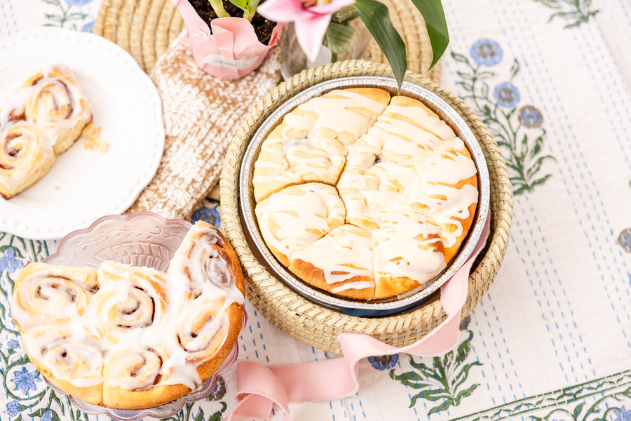 Ivy Swirls Round Bread Warmer Basket