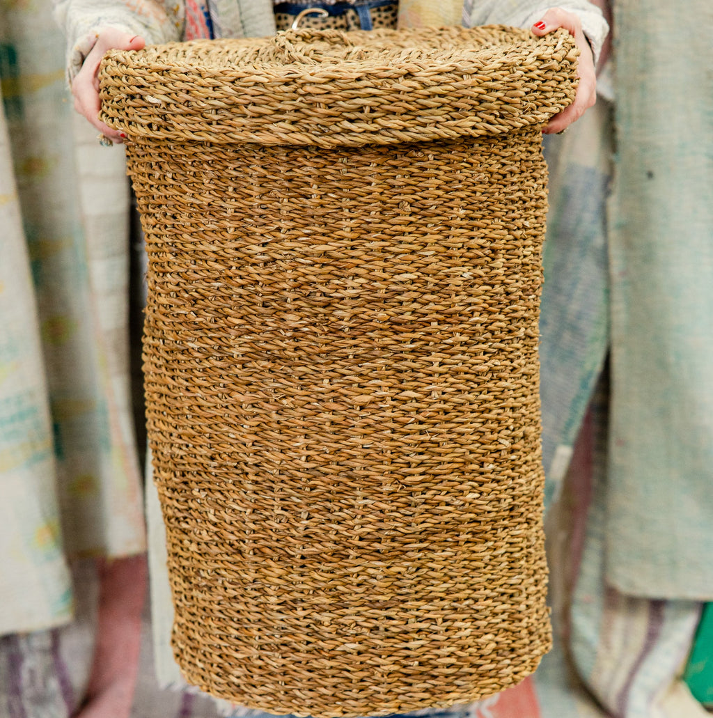 Natural Lidded Round Laundry Basket