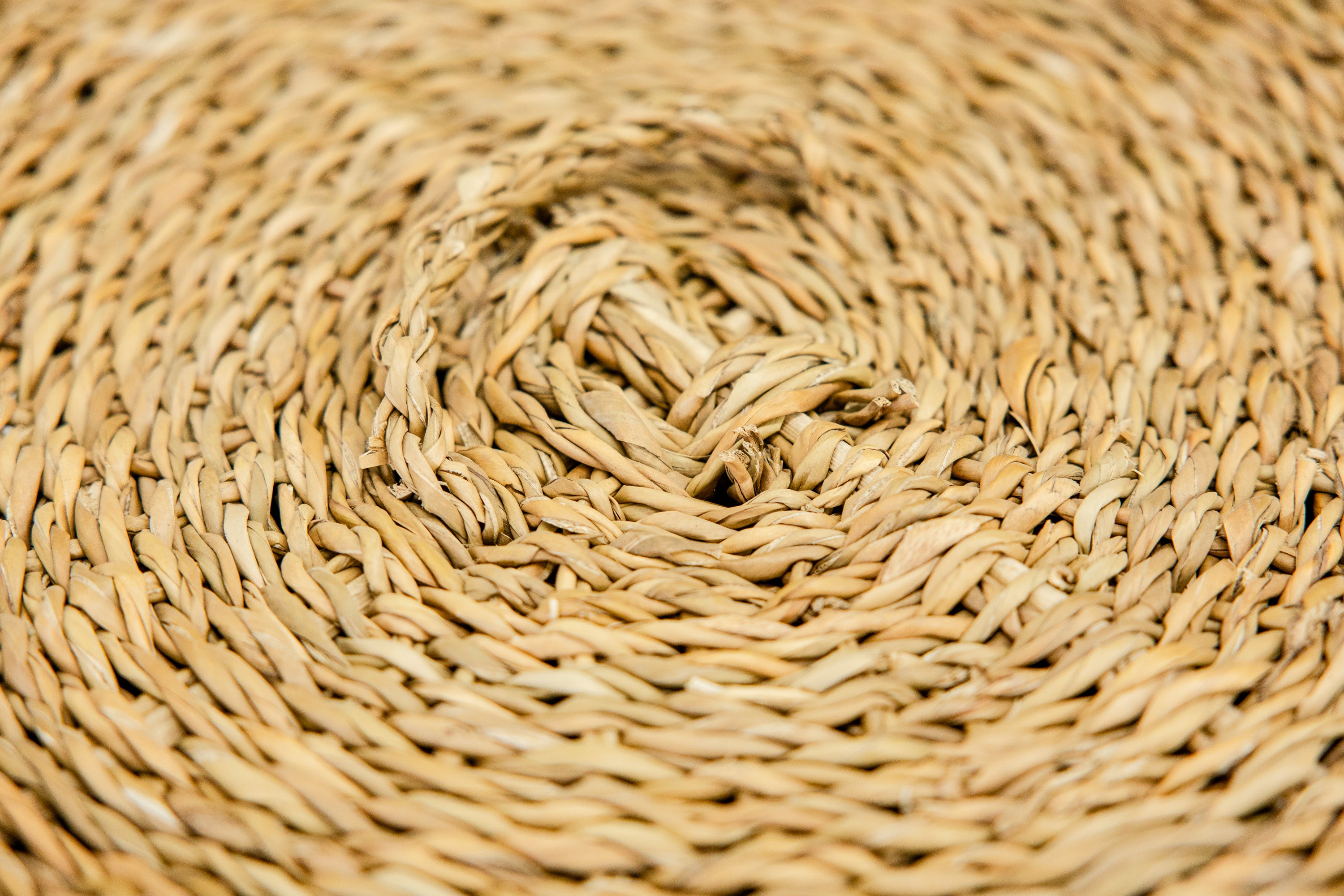 Natural Lidded Round Laundry Basket